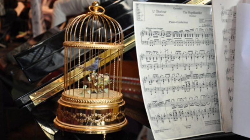Flügel und Noten