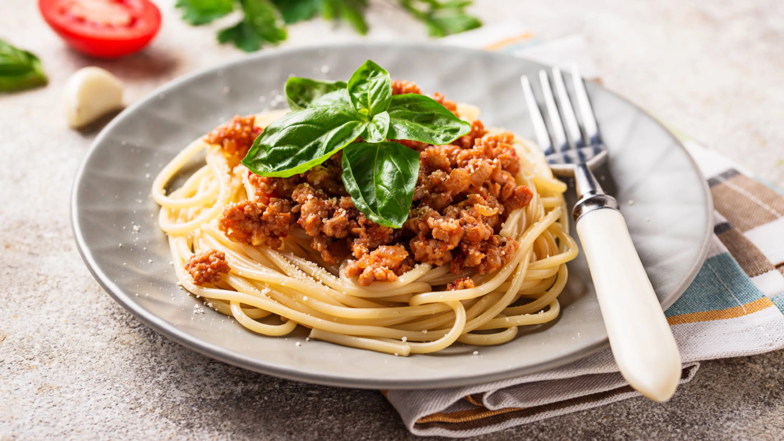 Teller mit Spaghetti Bolognese