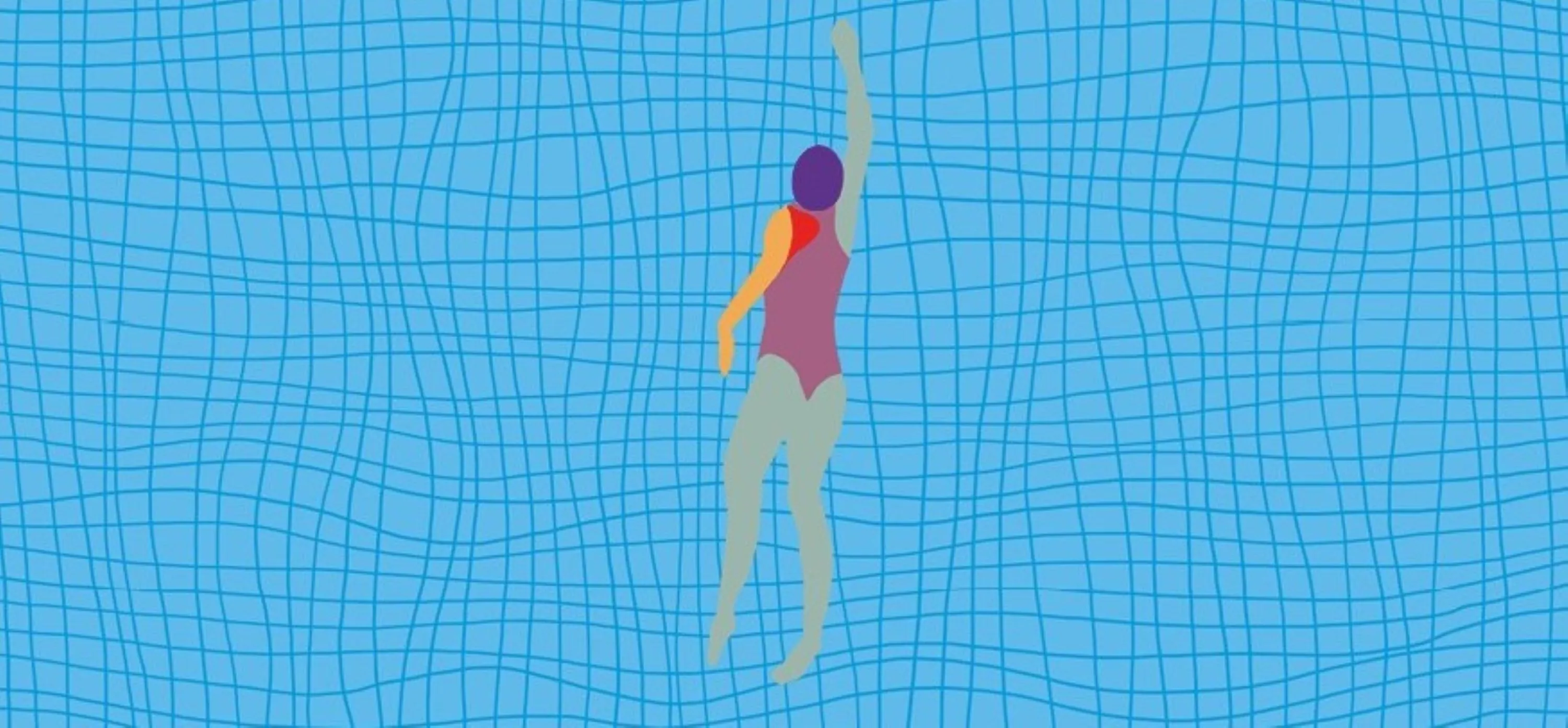 Schwimmende Frau im blauen Becken