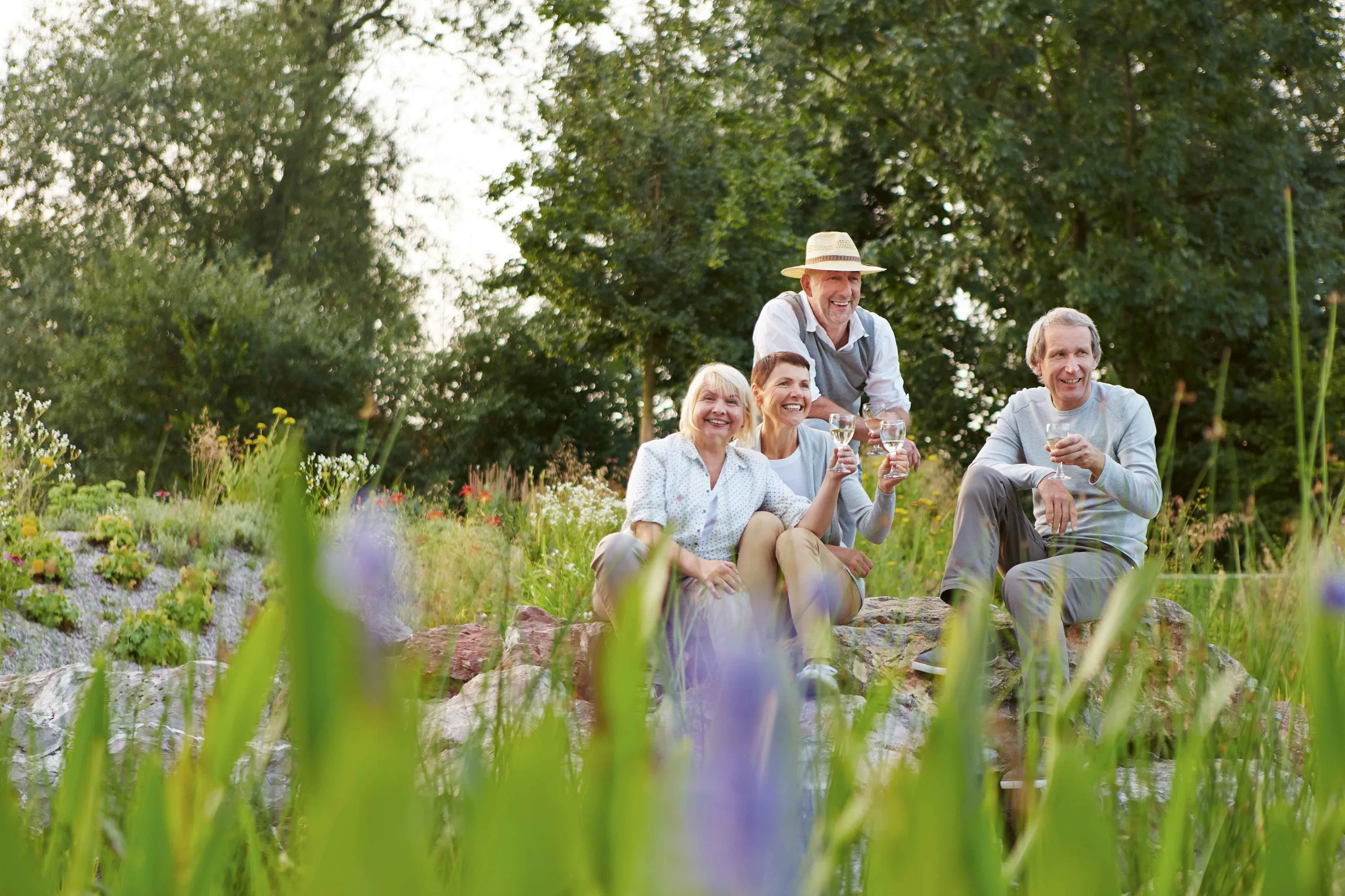 Pensionierten Gruppe gemeinsam in der Natur