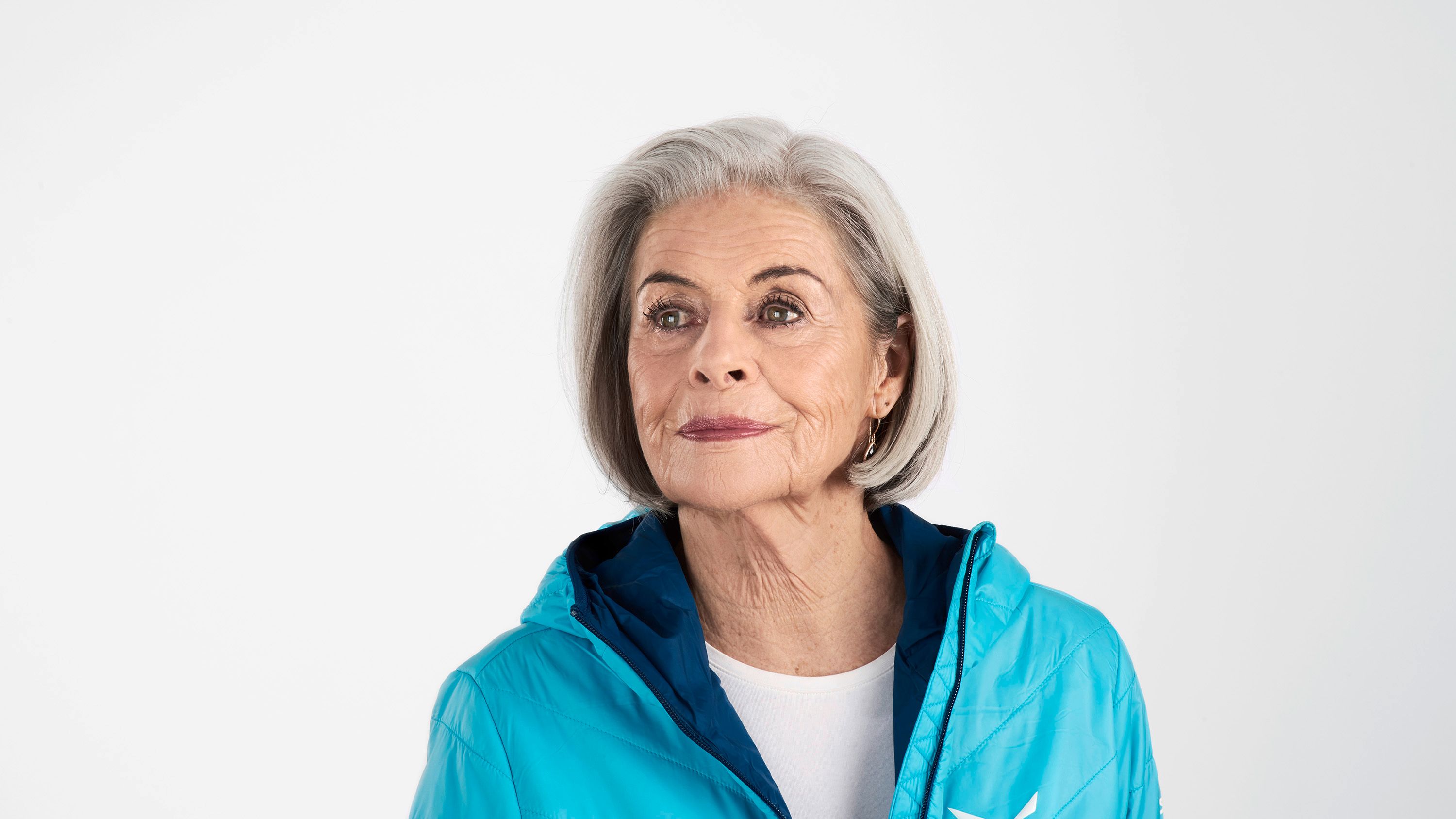 Seniorin_blaue-Jacke