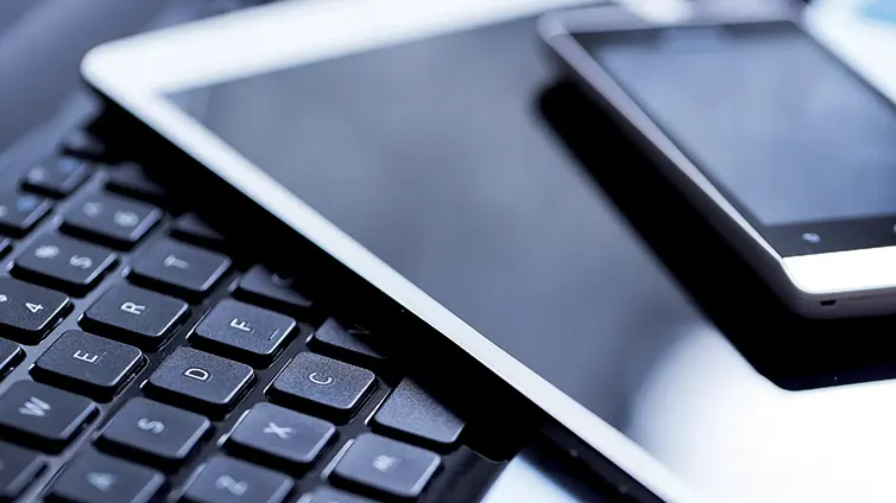 Clavier, tablette et téléphone copie