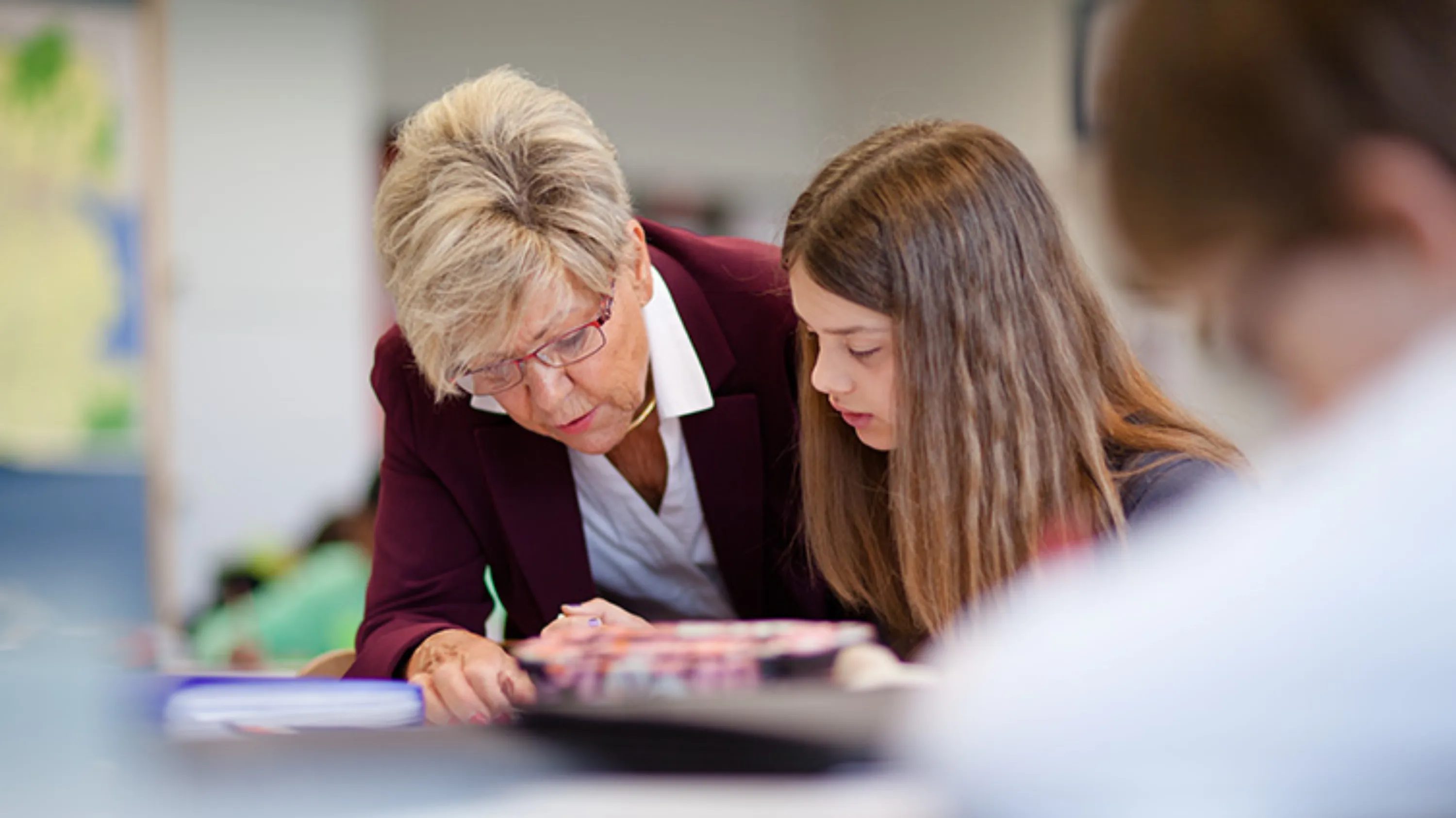 freiwilligenarbeit, generationen im klassenzimmer, pro senectute zug