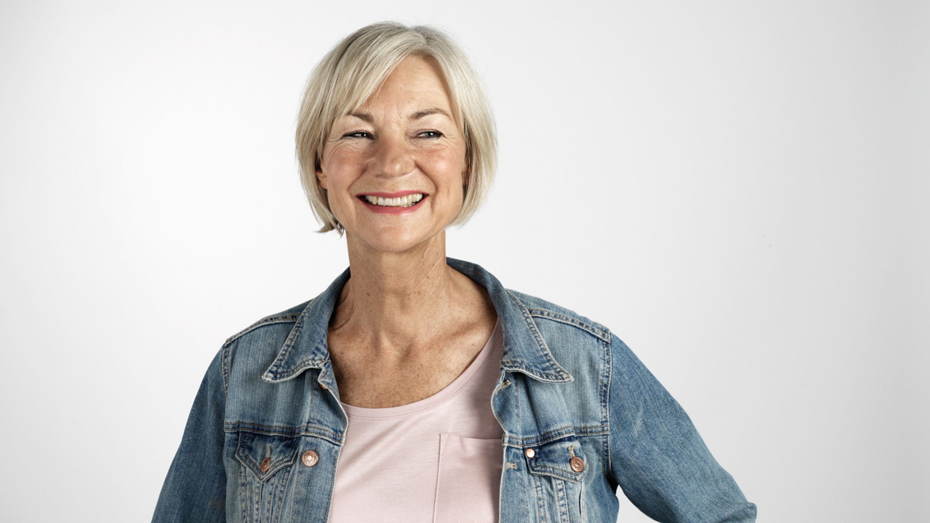 Seniorin Jeansjacke vorne