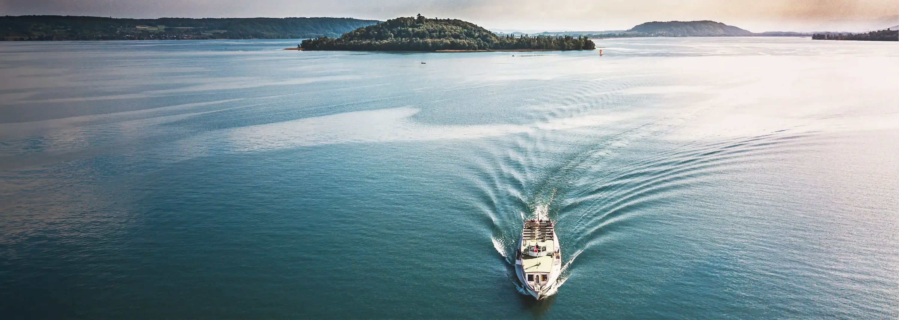 Schiff auf Bielersee