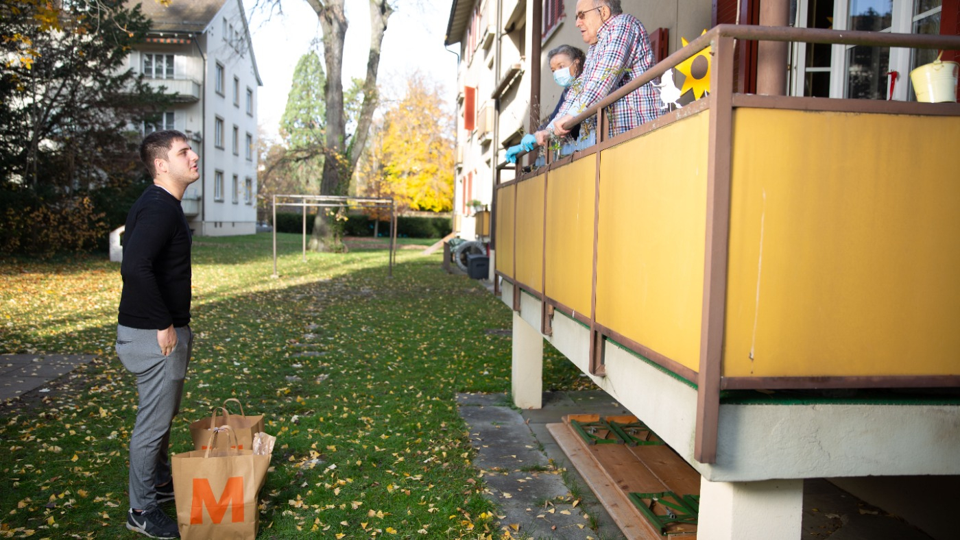 Pendant ces 14 derniers mois, le service de livraison des courses à domicile AMIGOS a constitué une aide précieuse pour des milliers de personnes en Suisse. 