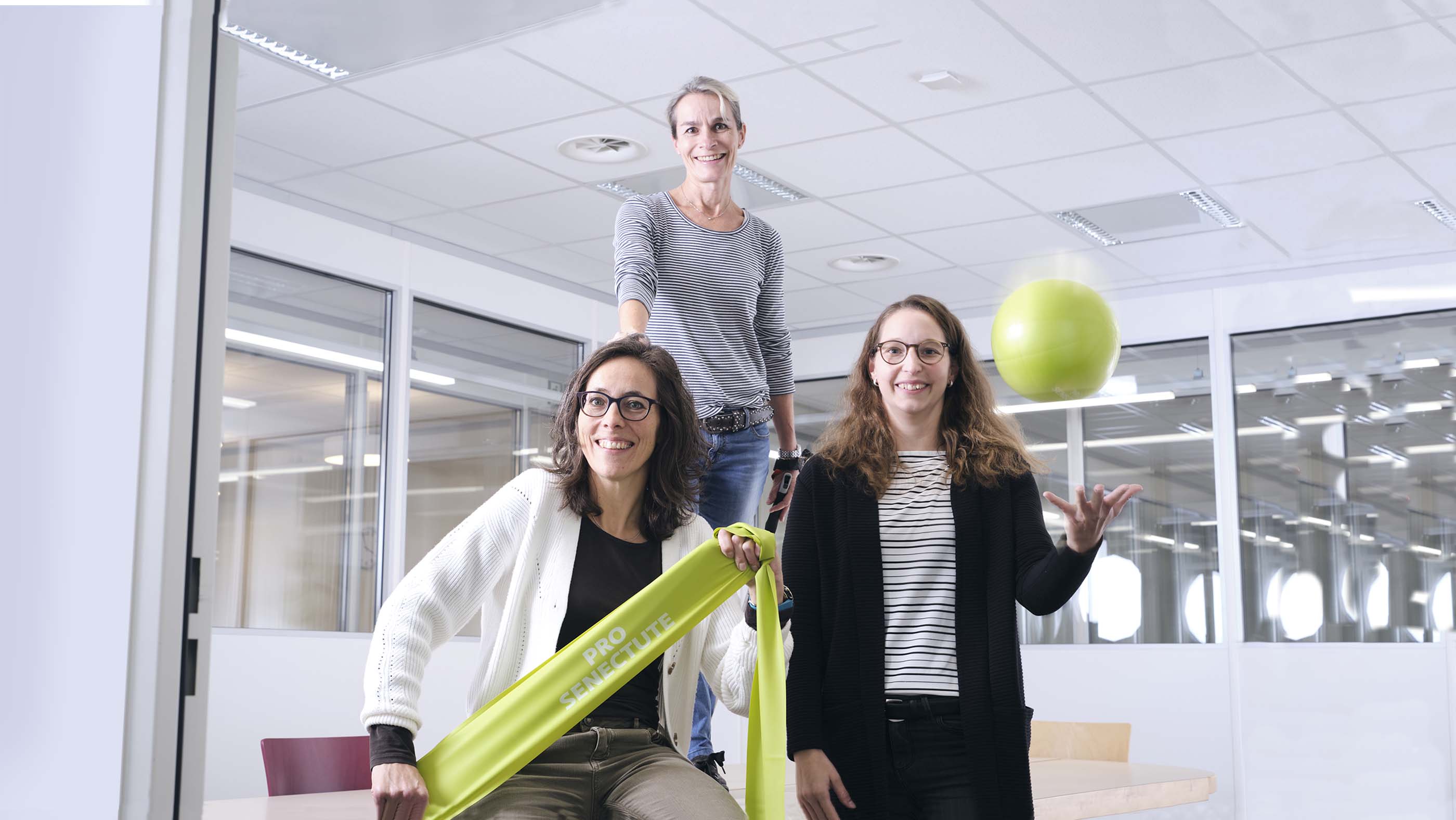 Portrait de l'équipe "Fête du sport" de Pro Senectute Argovie avec la responsable Andrea Hadorn, Andrea Ringier et Manuela Crameri.