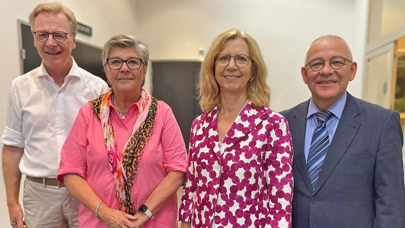 Le nuove consigliere di Pro Senectute Svizzera, Gabriele Plüss (la seconda da sinistra) e Beata Studer-Lenzlinger, affiancate dai consiglieri uscenti Peter Dietschi (a sinistra) e Thomas Hobor.