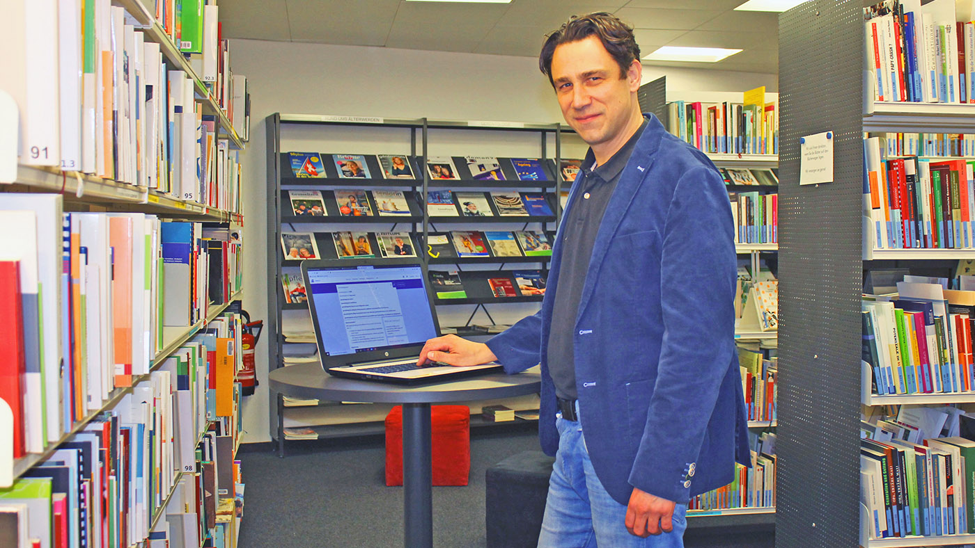 Dieter Sulzer, Leiter der Bibliothek von Pro Senectute, freut sich, ab April 2021 die Altersliteratur an der ZHAW in Winterthur zu betreuen..