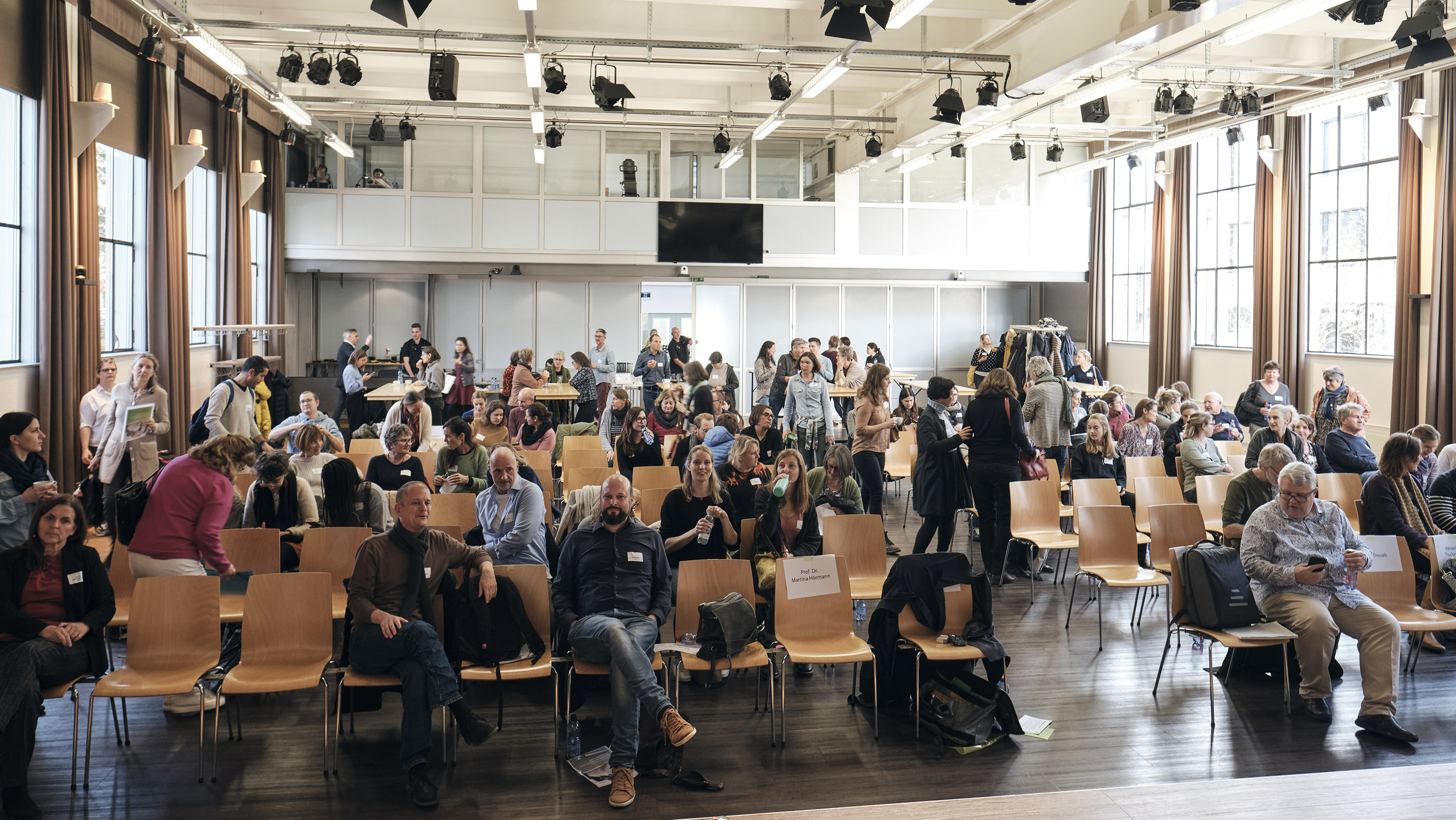 Über 100 Sozialberaterinnen und Sozialberater der Pro Senectute Organisationen an der 20. Plattform Sozialberatung in Bern.