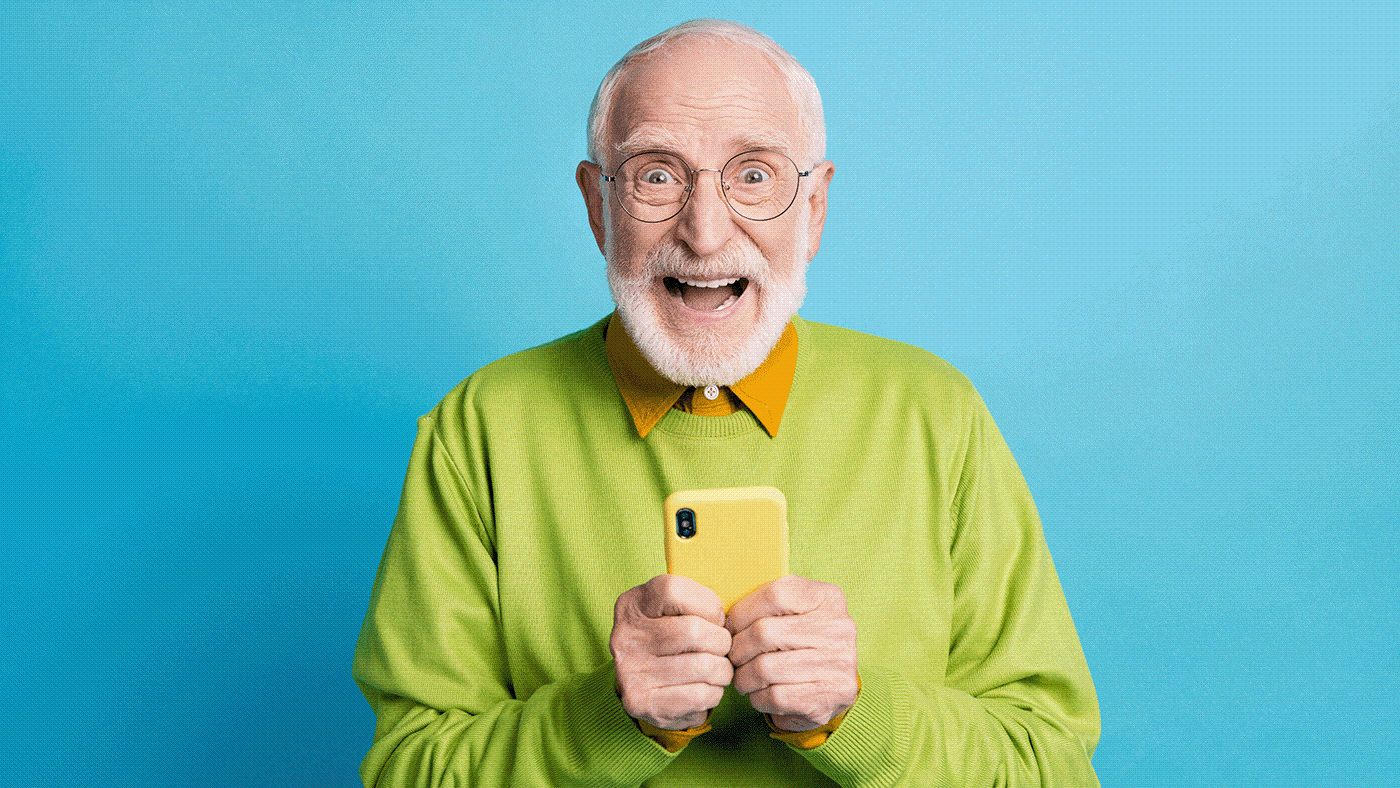 Senior mit Smartphone